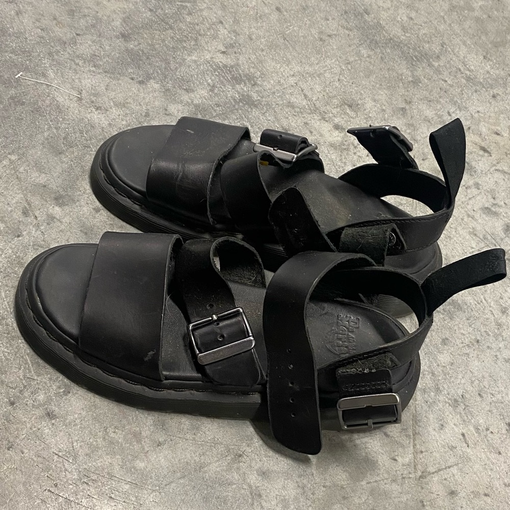 dr marten gryphon black leather sandal